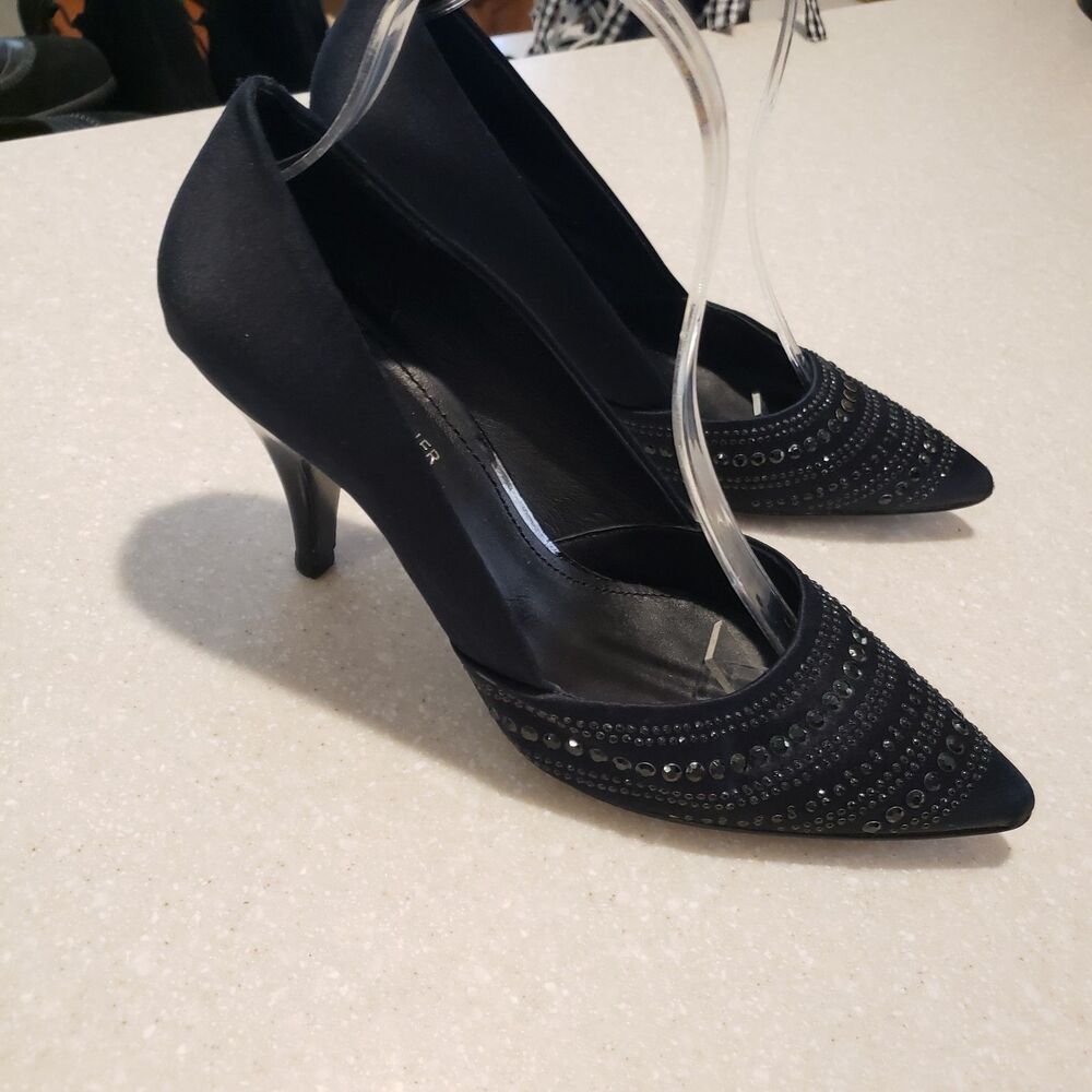 Donald J Pliner Black Professional embellished Pump heel Size 8.5